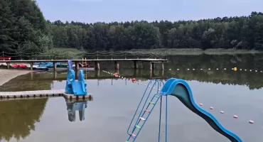 Sinice na Jeziorze Czarnym i Wikaryjskim. Zakaz kąpieli na dwóch popularnych kąpieliskach
