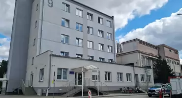 Protest bez protestujących przed szpitalem we Włocławku. Teraz placówka zabiera głos