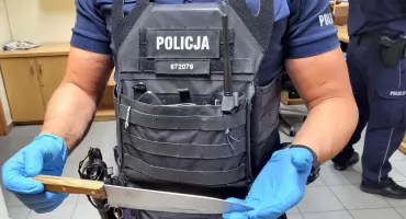 Ruszył z nożem na policjantów. Wcześniej groził sąsiadowi, miał ponad 3 promile