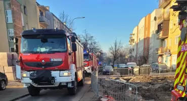 Pożar na terenie dawnego Drumetu we Włocławku. Strażacy ruszyli do akcji