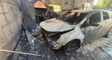 Pożar auta pod Włocławkiem. Spłonął Opel, uszkodzony został też garaż