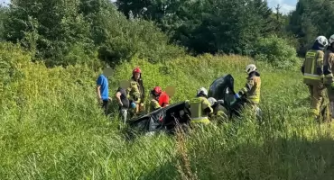 Wypadek trzech samochodów pod Włocławkiem na DK67. Kobieta przewieziona do szpitala
