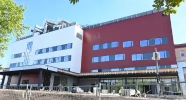 Wielka rozbudowa szpitala we Włocławku. Kiedy finał? Parking i kolejne budynki w planach. Zdjęcia Video