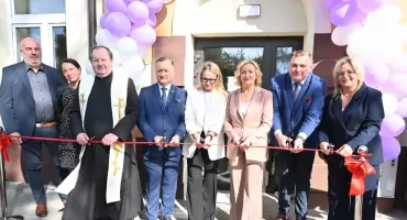 Dawna szkoła w Zosinie dostała nowe życie. Lawendowy Dworek ma służyć mieszkańcom przez lata