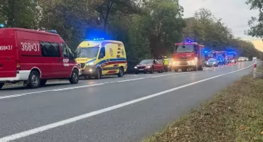 Zderzenie trzech aut na DK91. 22-latek uderzył w opla, a ten w BMW