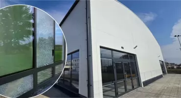 Dopiero co otworzyli halę za miliony, a już wandalizm. Ratusz w Brześciu Kujawskim prosi o pomoc