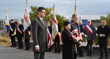 Włocławek pamięta o ks. Jerzym Popiełuszce. Przy tamie oddano hołd zamordowanemu kapłanowi