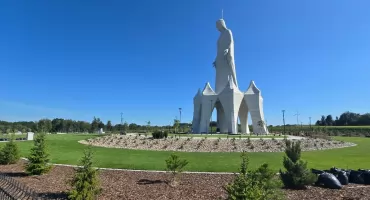 55-metrowa Matka Boska w Konotopiu przyciąga turystów. Szykuje się kolejna duża inwestycja